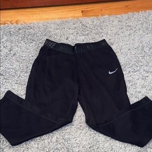 Women’s Nike cropped sweatpants/leggings